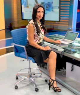 Paola Rojas feet photo thumbnail
