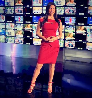 Paola Rojas feet photo thumbnail