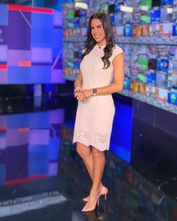 Paola Rojas feet photo thumbnail