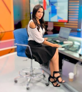 Paola Rojas feet photo thumbnail