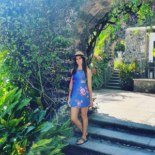 Paola Rojas feet photo thumbnail