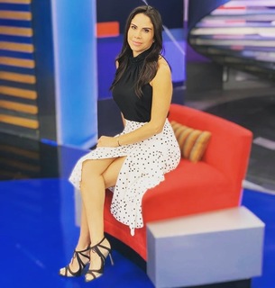 Paola Rojas feet photo thumbnail