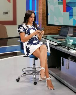 Paola Rojas feet photo thumbnail