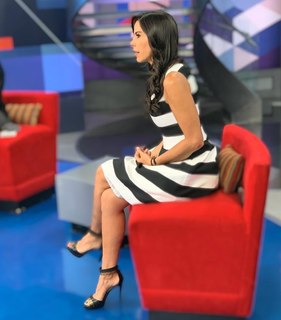 Paola Rojas feet photo thumbnail
