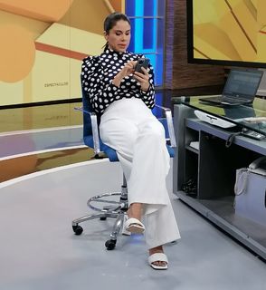 Paola Rojas feet photo thumbnail