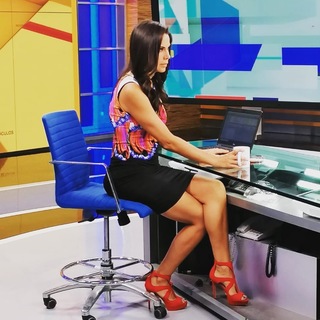 Paola Rojas feet photo thumbnail