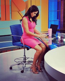 Paola Rojas feet photo thumbnail