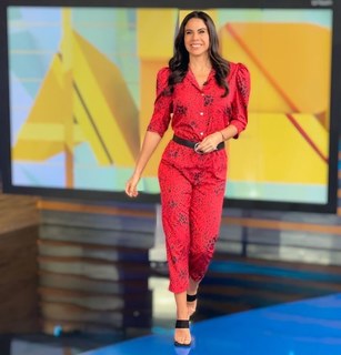Paola Rojas feet photo thumbnail