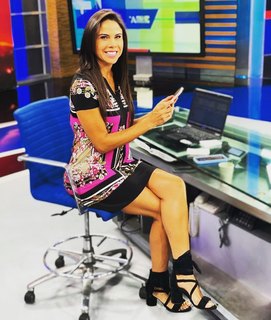 Paola Rojas feet photo thumbnail