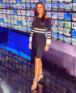 Paola Rojas feet photo thumbnail