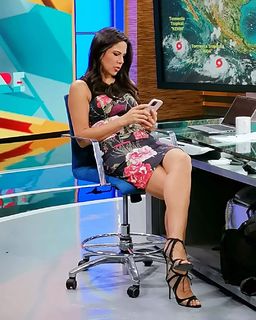 Paola Rojas feet photo thumbnail