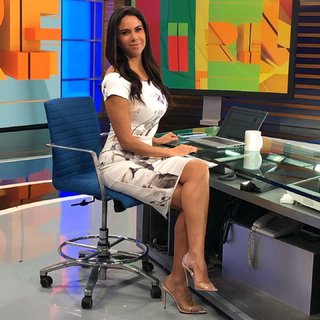 Paola Rojas feet photo thumbnail