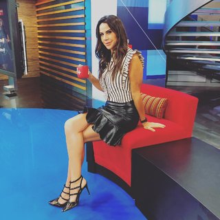 Paola Rojas feet photo thumbnail