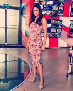 Paola Rojas feet photo thumbnail
