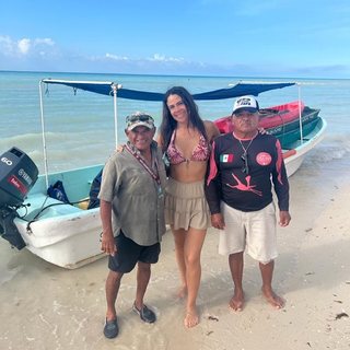 Paola Rojas feet photo thumbnail