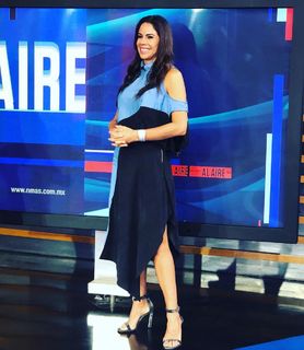 Paola Rojas feet photo thumbnail