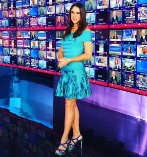 Paola Rojas feet photo thumbnail