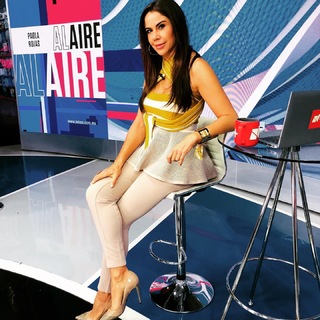 Paola Rojas feet photo thumbnail