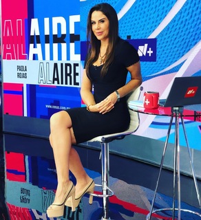Paola Rojas feet photo thumbnail