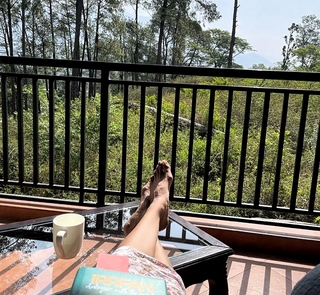 Paoli Dam feet photo 4