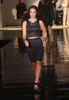 Paolla Oliveira feet photo thumbnail