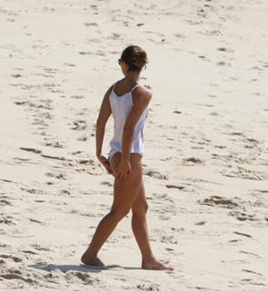 Paolla Oliveira feet photo thumbnail