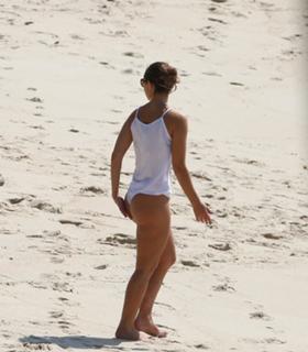 Paolla Oliveira feet photo thumbnail