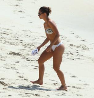 Paolla Oliveira feet photo thumbnail