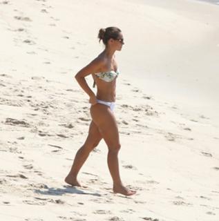 Paolla Oliveira feet photo thumbnail