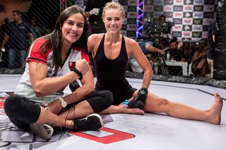 Paolla Oliveira feet photo thumbnail