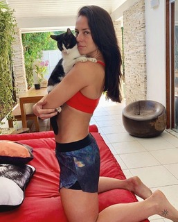 Paolla Oliveira feet photo thumbnail