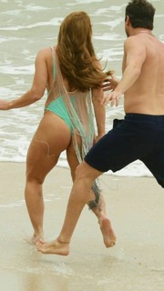 Paolla Oliveira feet photo thumbnail