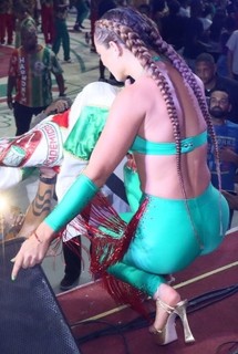 Paolla Oliveira feet photo thumbnail