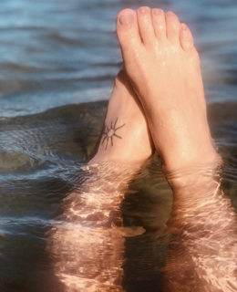 Paolla Oliveira feet photo thumbnail