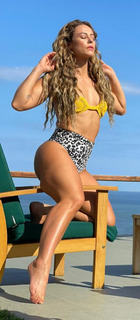 Paolla Oliveira feet photo thumbnail