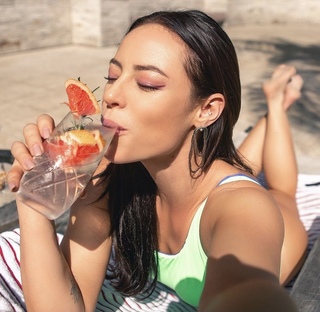 Paolla Oliveira feet photo thumbnail