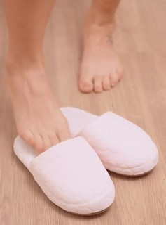 Paolla Oliveira feet photo thumbnail