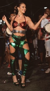 Paolla Oliveira feet photo thumbnail