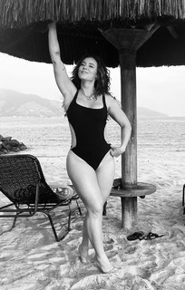 Paolla Oliveira feet photo thumbnail