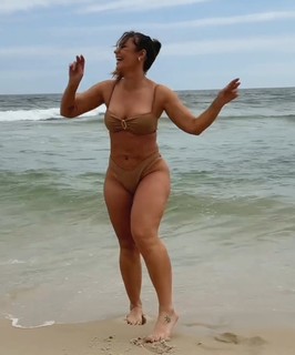 Paolla Oliveira feet photo thumbnail