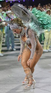 Paolla Oliveira feet photo thumbnail