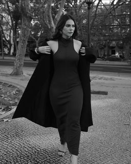 Paolla Oliveira feet photo thumbnail