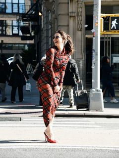 Paolla Oliveira feet photo thumbnail