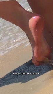 Paolla Oliveira feet photo 6
