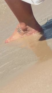 Paolla Oliveira feet photo 3