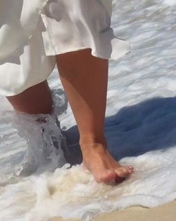 Paolla Oliveira feet photo 2