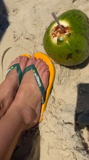Paolla Oliveira feet photo 17