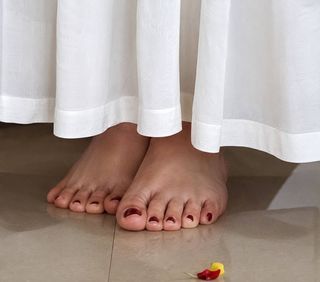 Pardis Ahmadieh feet photo 1