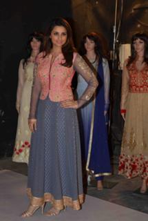 Parineeti Chopra feet photo thumbnail