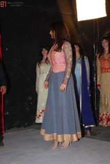Parineeti Chopra feet photo thumbnail